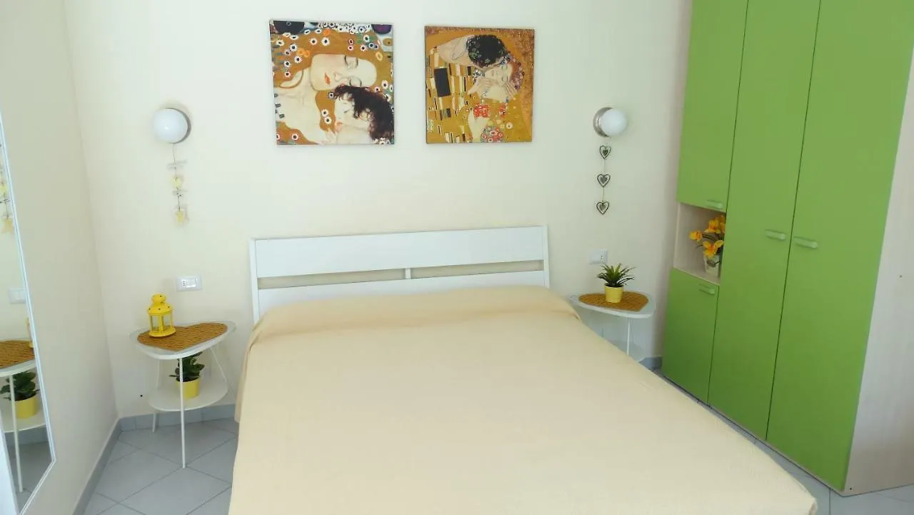 Lusso Accessibile E Servizi Lerici 0*,  Italie